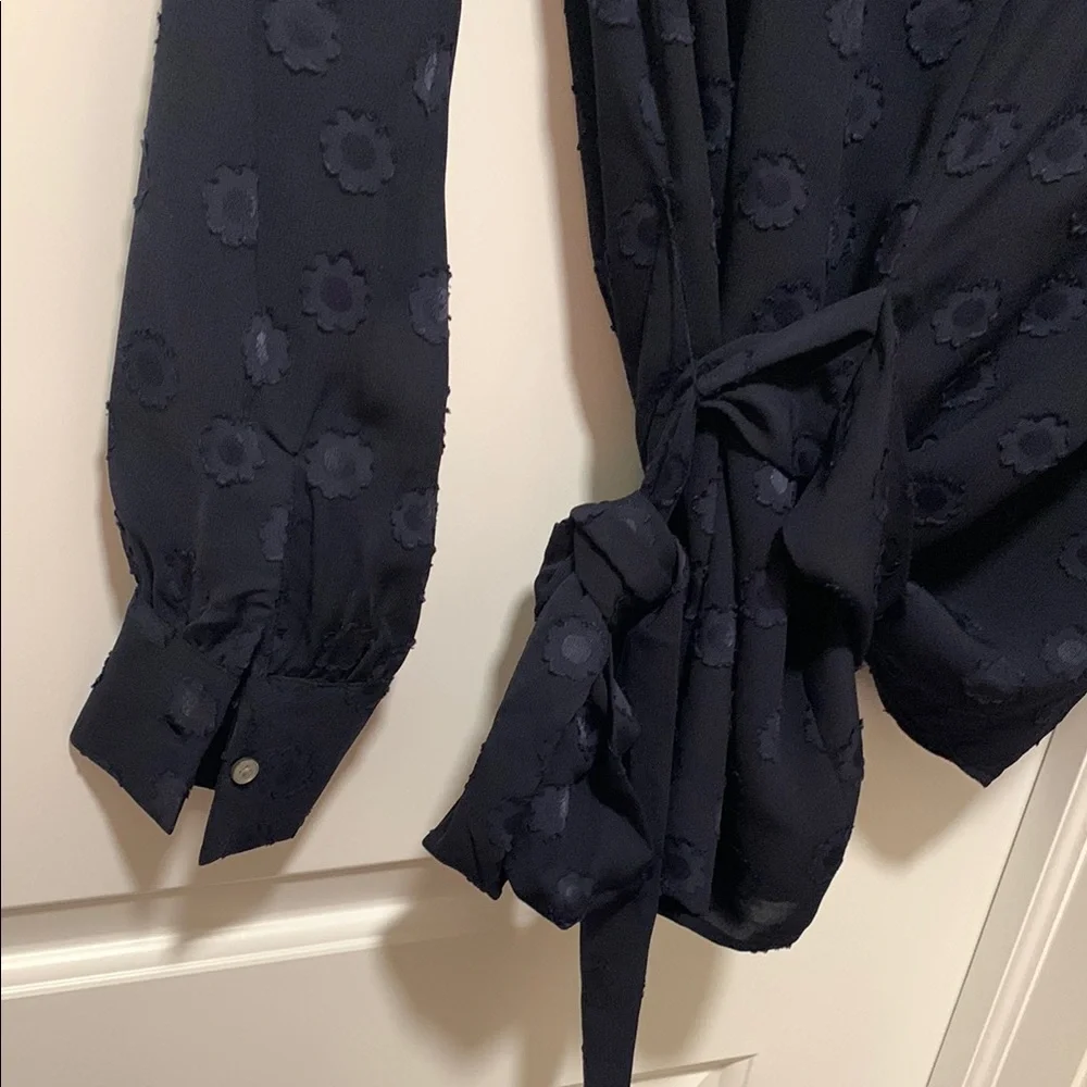 Elegant Navy Blue Women's Top - Picture 2 of 9